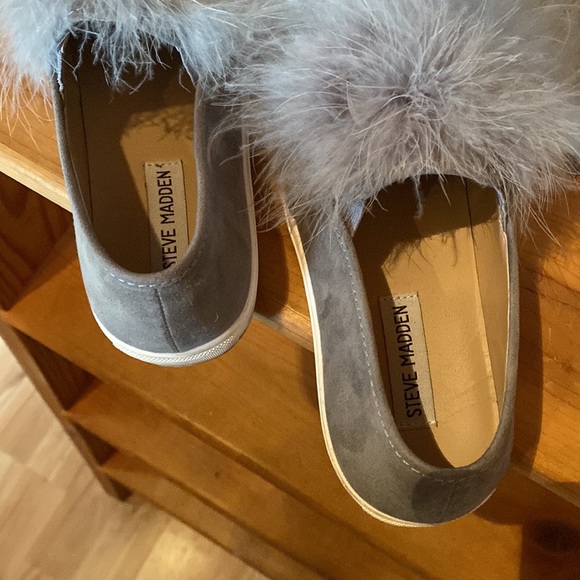 Feather Sneakers! - Picture 2 of 4